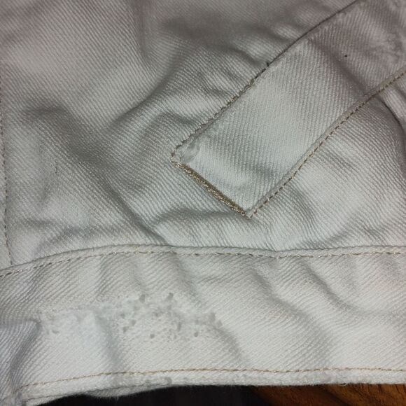 American Eagle Distressed  Outfitter Cropped White Denim Jacket Size Medium - Picture 9 of 10